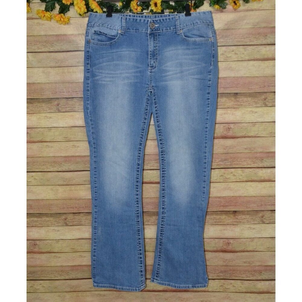 Long Elegant Legs Ladies Light Wash Flare Leg Blue Jeans Size 18 Tall Stretch De